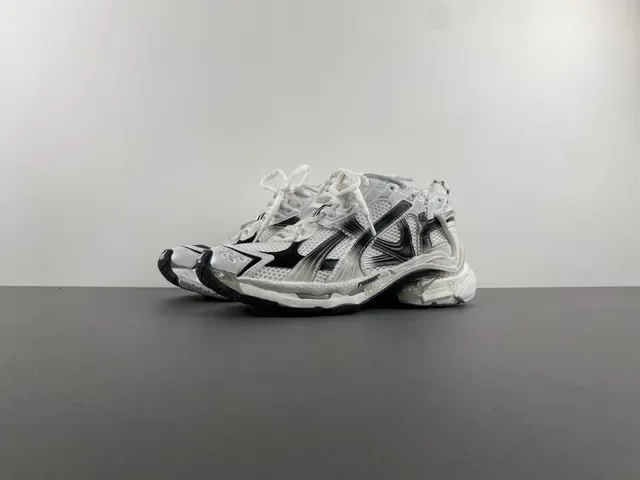 Balenciaga Chaussures Chunky Blancs et Noirs semelle plateforme maille multicouche recouvrements synthétiques 10