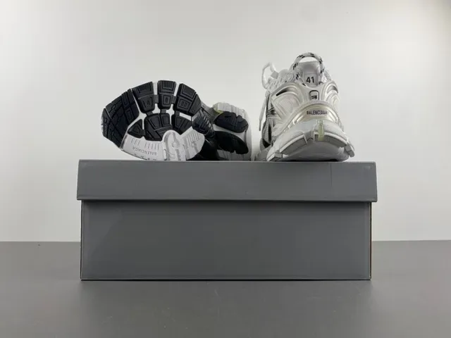 Balenciaga Chaussures Chunky Blancs et Noirs semelle plateforme maille multicouche recouvrements synthétiques 16