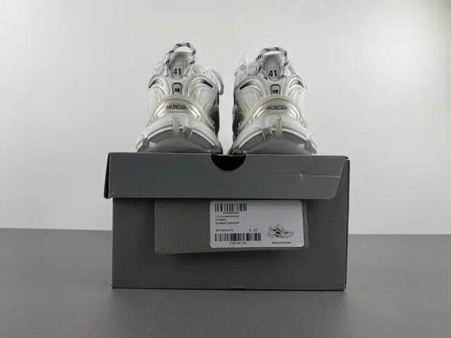 Balenciaga Chaussures Chunky Blancs et Noirs semelle plateforme maille multicouche recouvrements synthétiques 17
