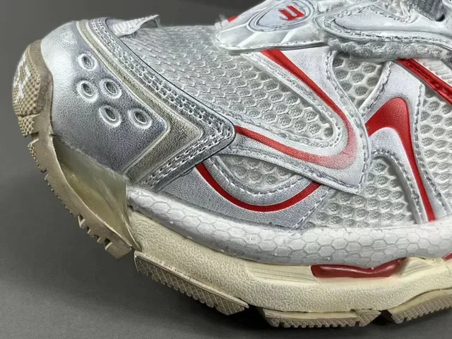 Balenciaga Branco e Vermelho Malha e Superposição Sintética Superior Esculturada Sola Multicamadas Sapatilhas Chunky 9