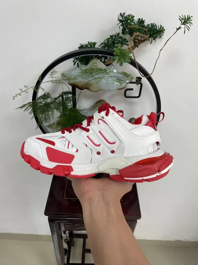 Balenciaga Sneakers Chunky Blanches Rouges Multi-Strap Cage Construction Suela Sculptée Densité Dupla 3