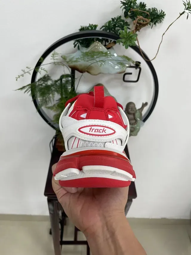Balenciaga Sneakers Chunky Blanches Rouges Multi-Strap Cage Construction Suela Sculptée Densité Dupla 4