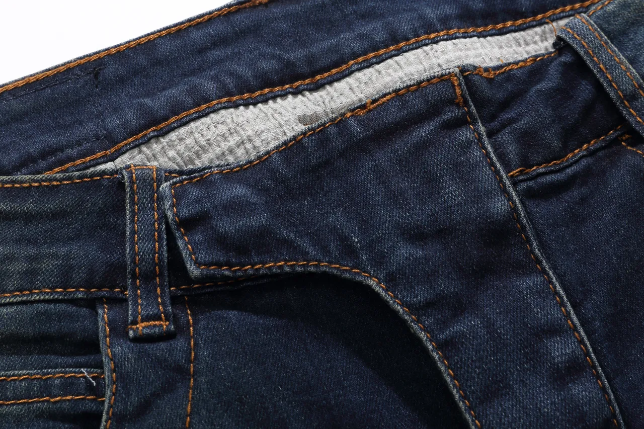 Balmain Shorts de Jeans Desgastados Indigo com Salpicos de Tinta 9
