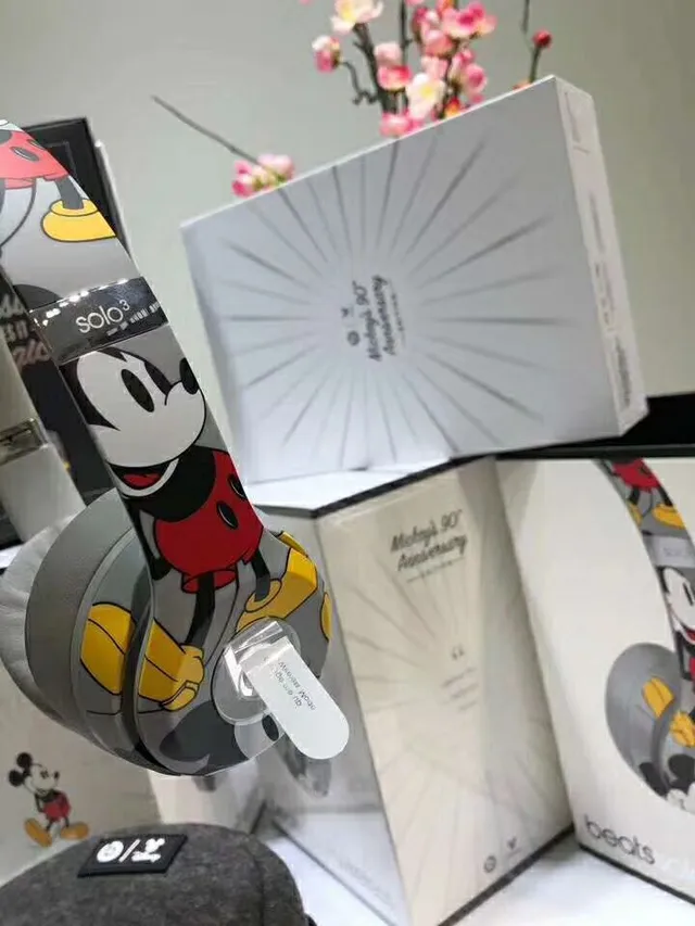 Beats Solo³ Mickey Mouse Gray Multicolor Over-ear Headphones 15