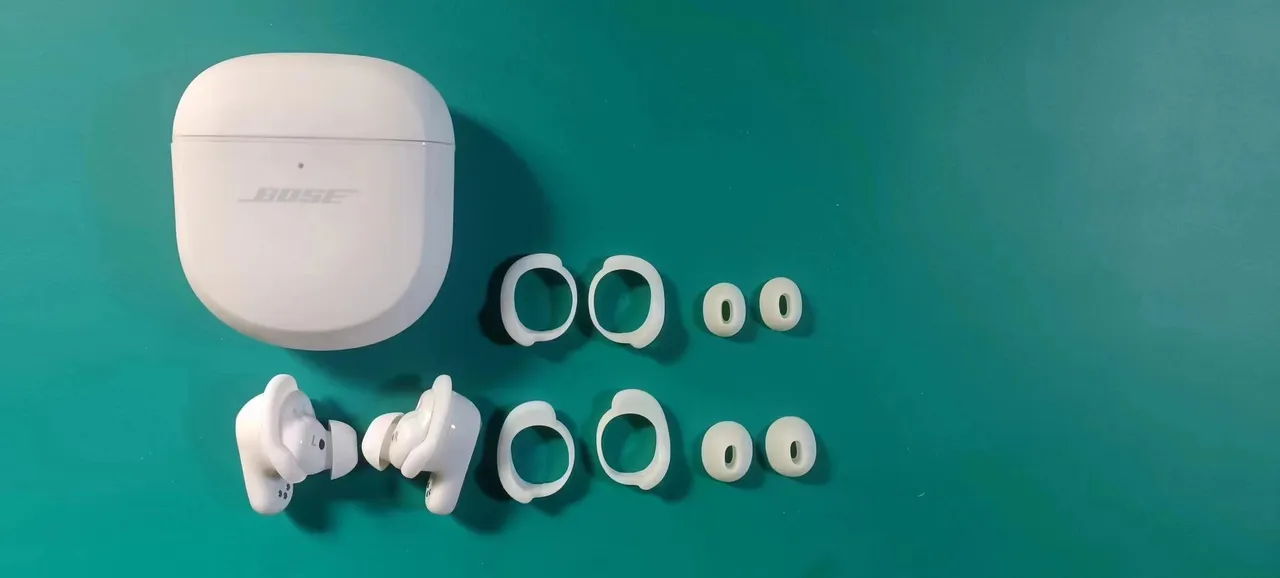 Bose Ultra Earbuds White Silver Compact Stem-Style Metallic Faceplate TWS Earbuds 2