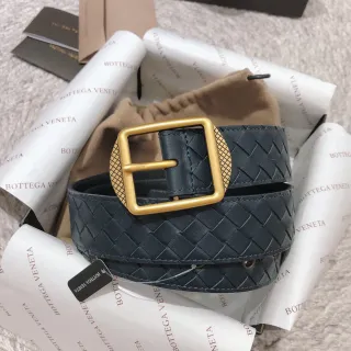 Bottega Veneta Cassette Intrecciato गहरी नीली चमड़े की बेल्ट
