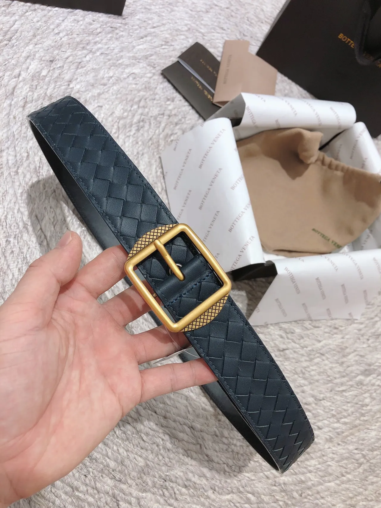Bottega Veneta Cassette Intrecciato ceinture cuir bleu marine 7