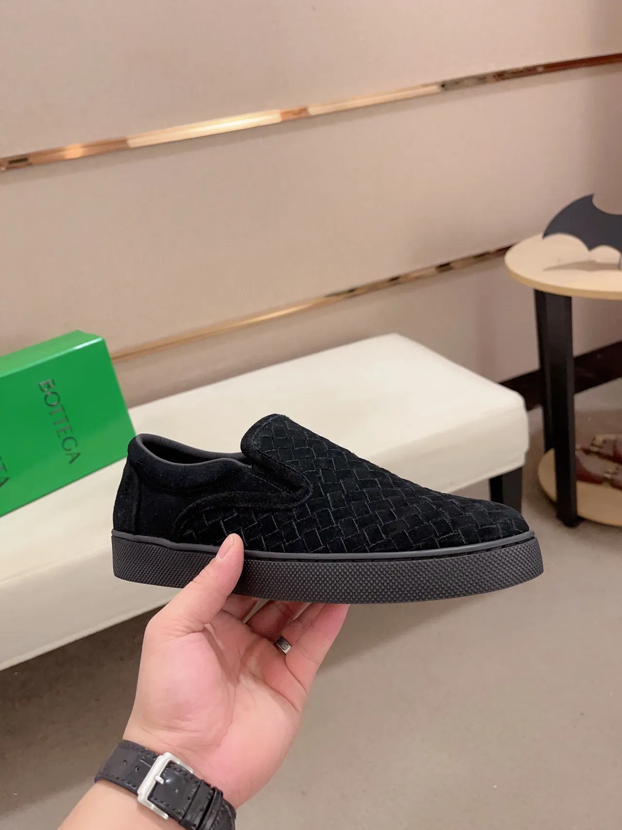 Bottega Veneta Cassette Loafer أسود منسوج سويد منزلق 4