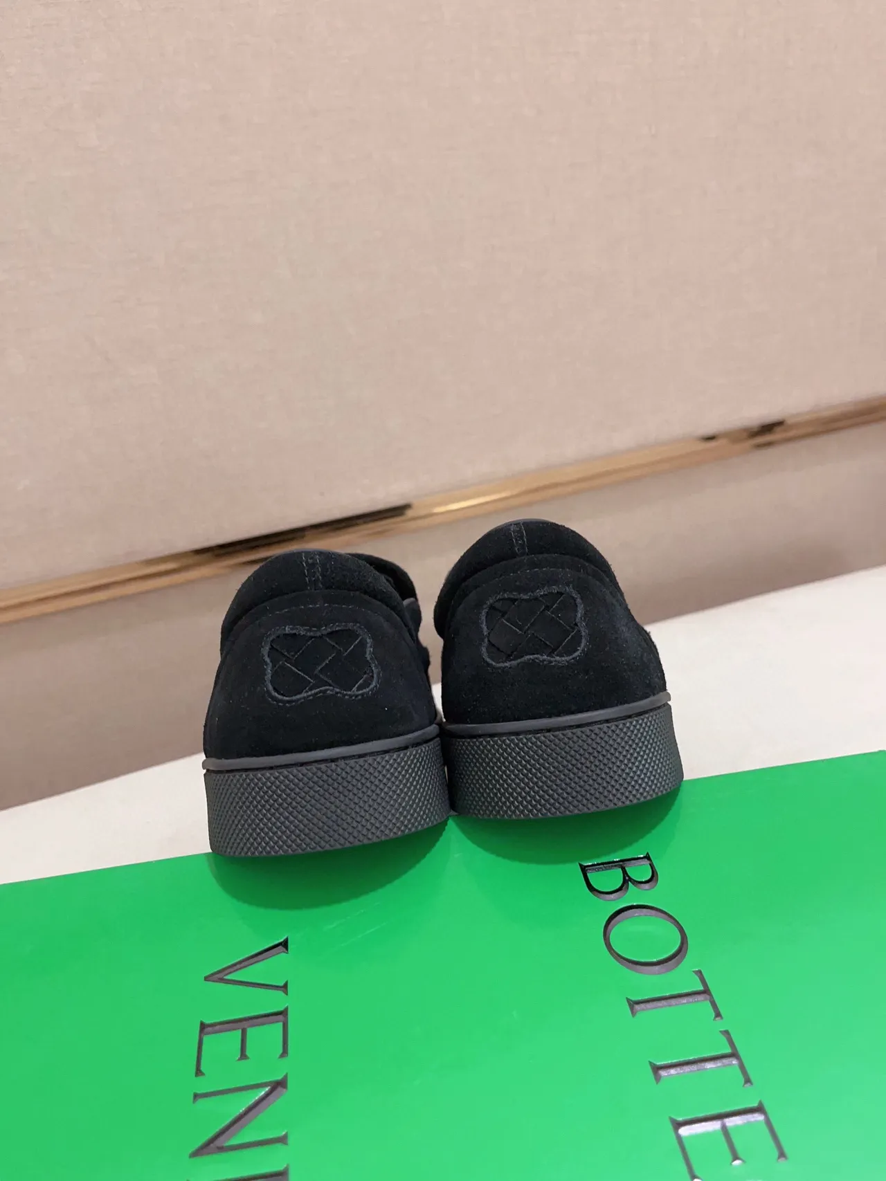 Bottega Veneta Cassette Loafer أسود منسوج سويد منزلق 8