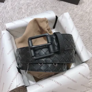 Bottega Veneta Intrecciato حزام جلد أسود منسوج بأجهزة مطفية