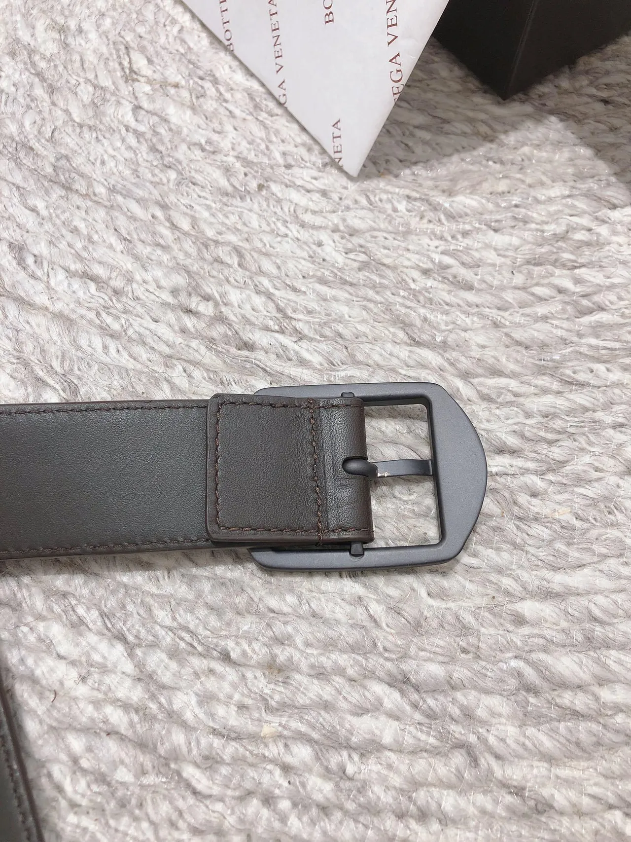 Bottega Veneta Intrecciato Cinto de couro marrom entrelaçado 3