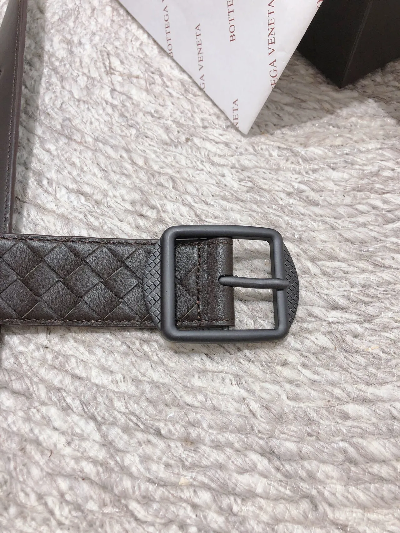 Bottega Veneta Intrecciato Cinto de couro marrom entrelaçado 4