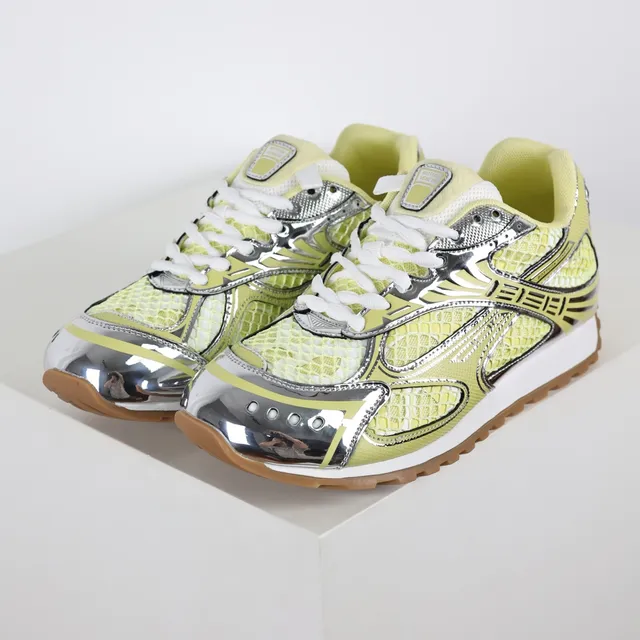 Bottega Veneta Tênis lifestyle com upper de malha amarelo prata e overlays metálicos cromados 2