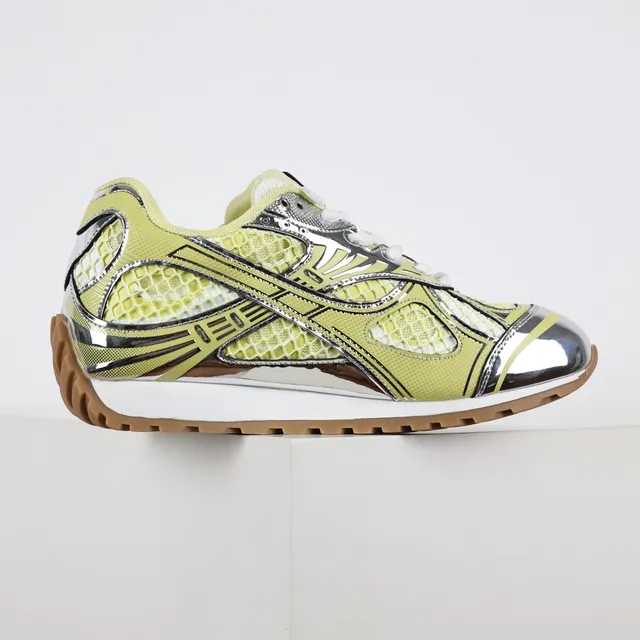 Bottega Veneta Tênis lifestyle com upper de malha amarelo prata e overlays metálicos cromados 7