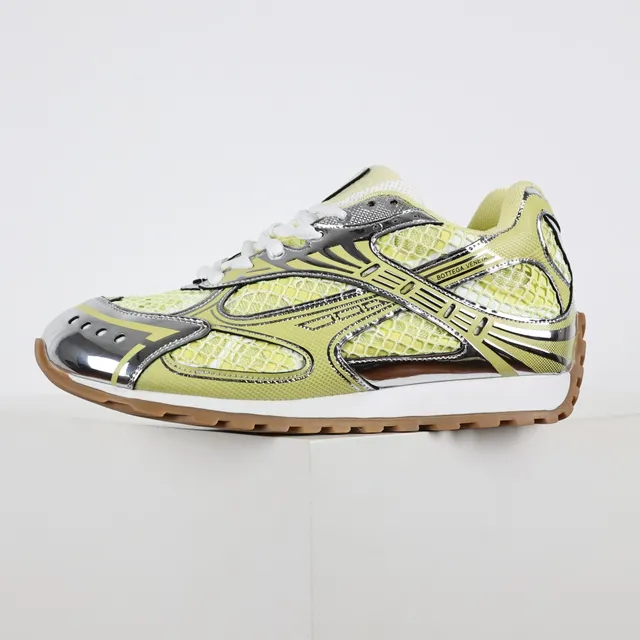 Bottega Veneta Tênis lifestyle com upper de malha amarelo prata e overlays metálicos cromados 9