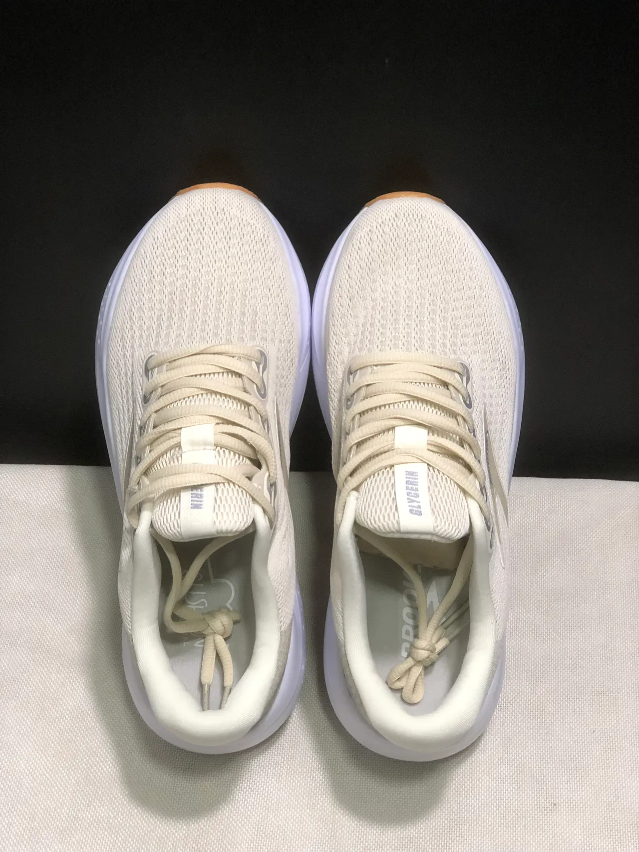 Brooks Glycerin Off-White and Gum أحذية جري 5