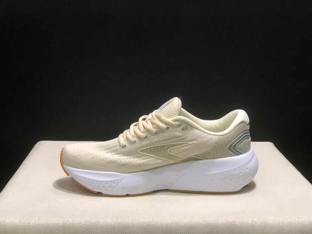 Brooks Glycerin Off-White and Gum أحذية جري 7