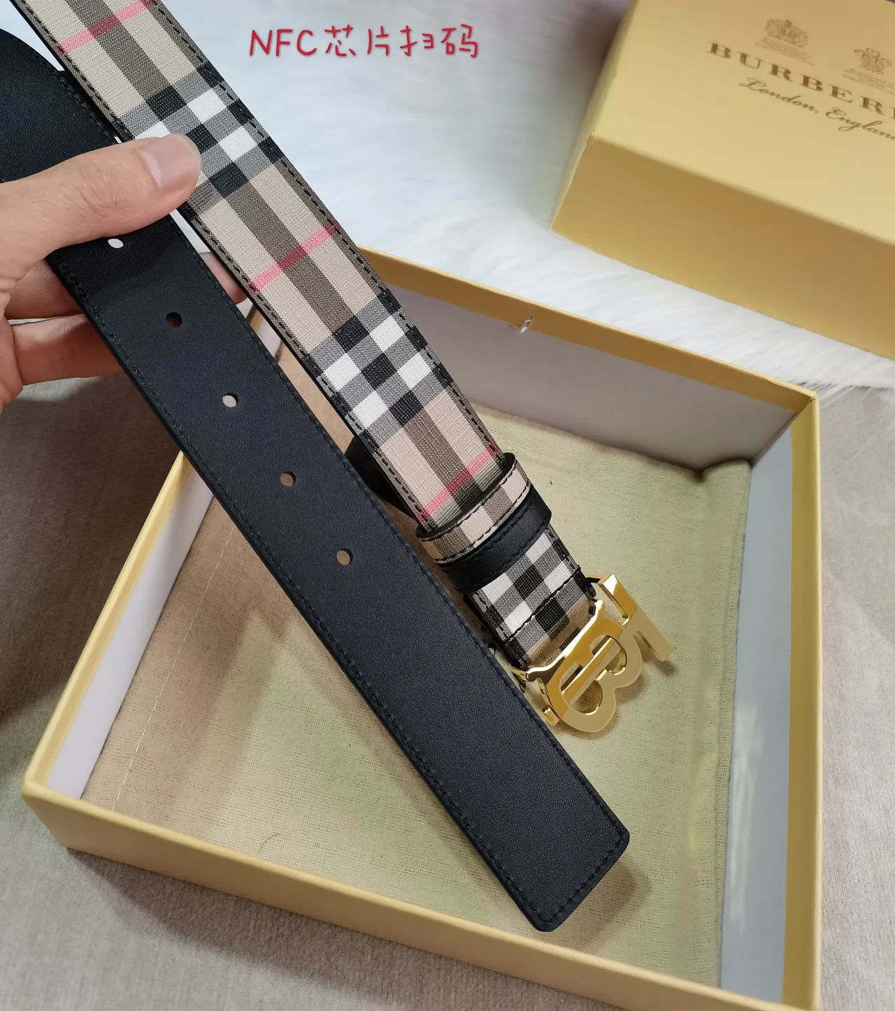 Burberry Bege Preto House Check tecido dourado Gold-Tone TB Monogram fivela cinto de couro 6