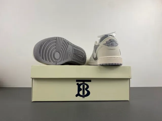Burberry Beige Gray Low-Top Leather-and-Synthetic Upper Lifestyle Sneakers 16