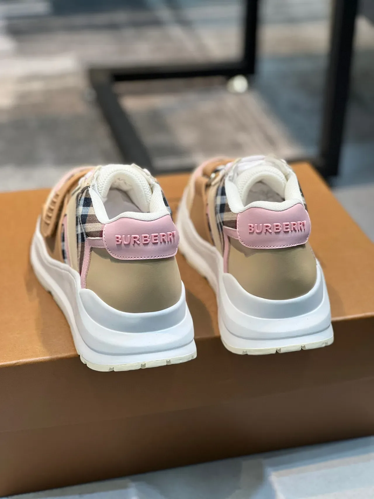 Burberry Beige Tênis Chunky Sola Rosa Painéis de Tecido Xadrez 2