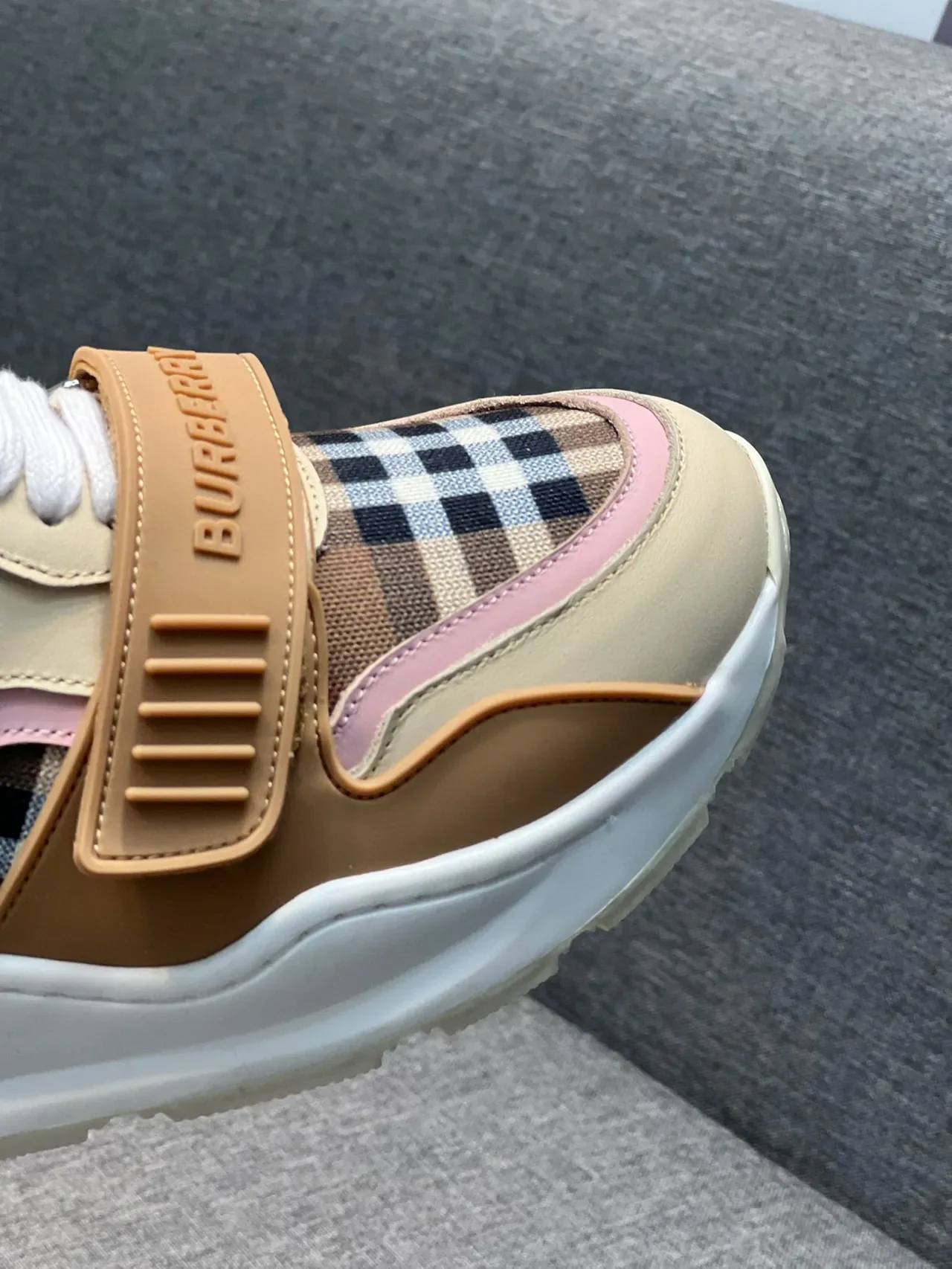 Burberry Beige Tênis Chunky Sola Rosa Painéis de Tecido Xadrez 3