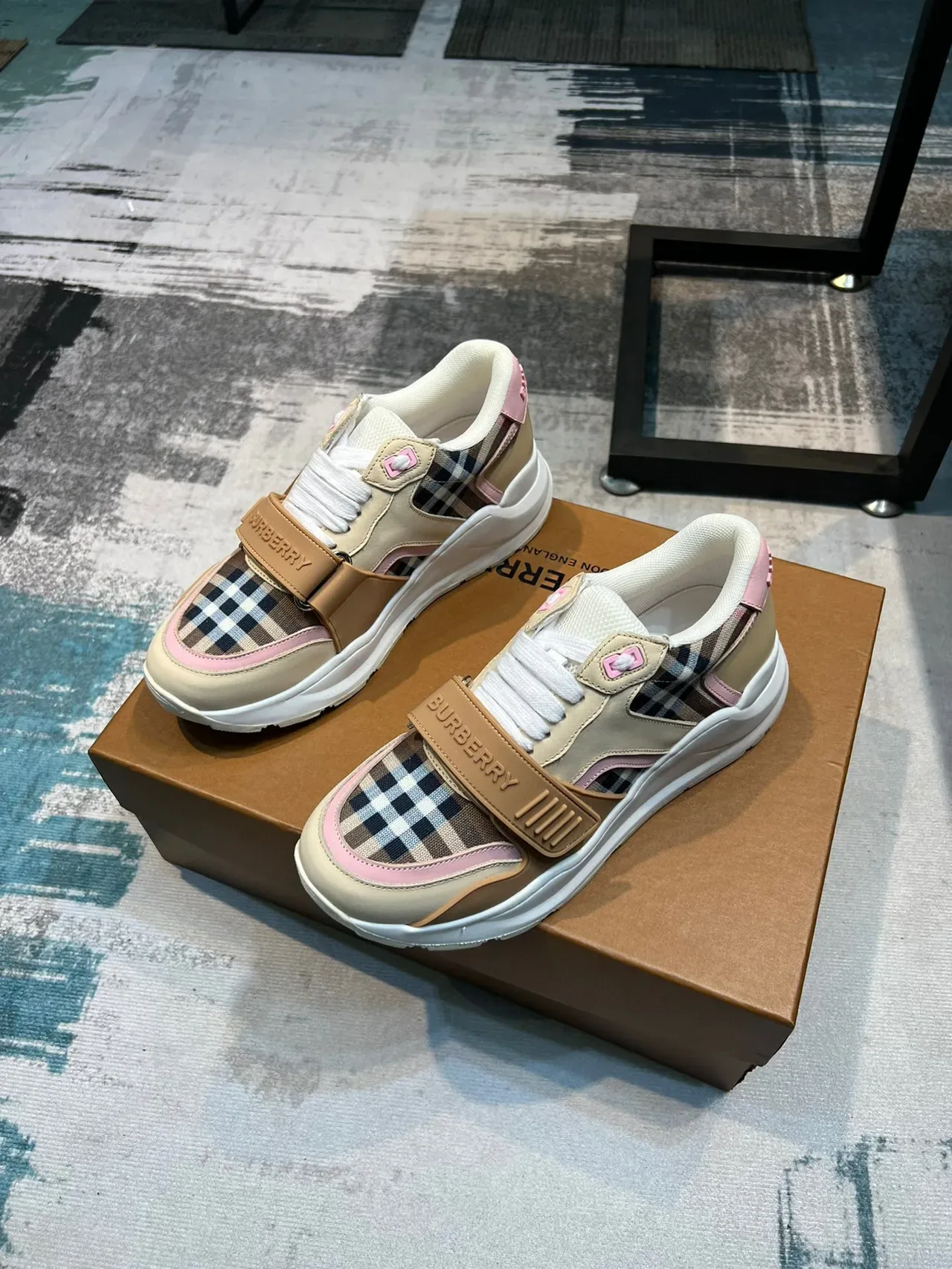 Burberry Beige Tênis Chunky Sola Rosa Painéis de Tecido Xadrez 6