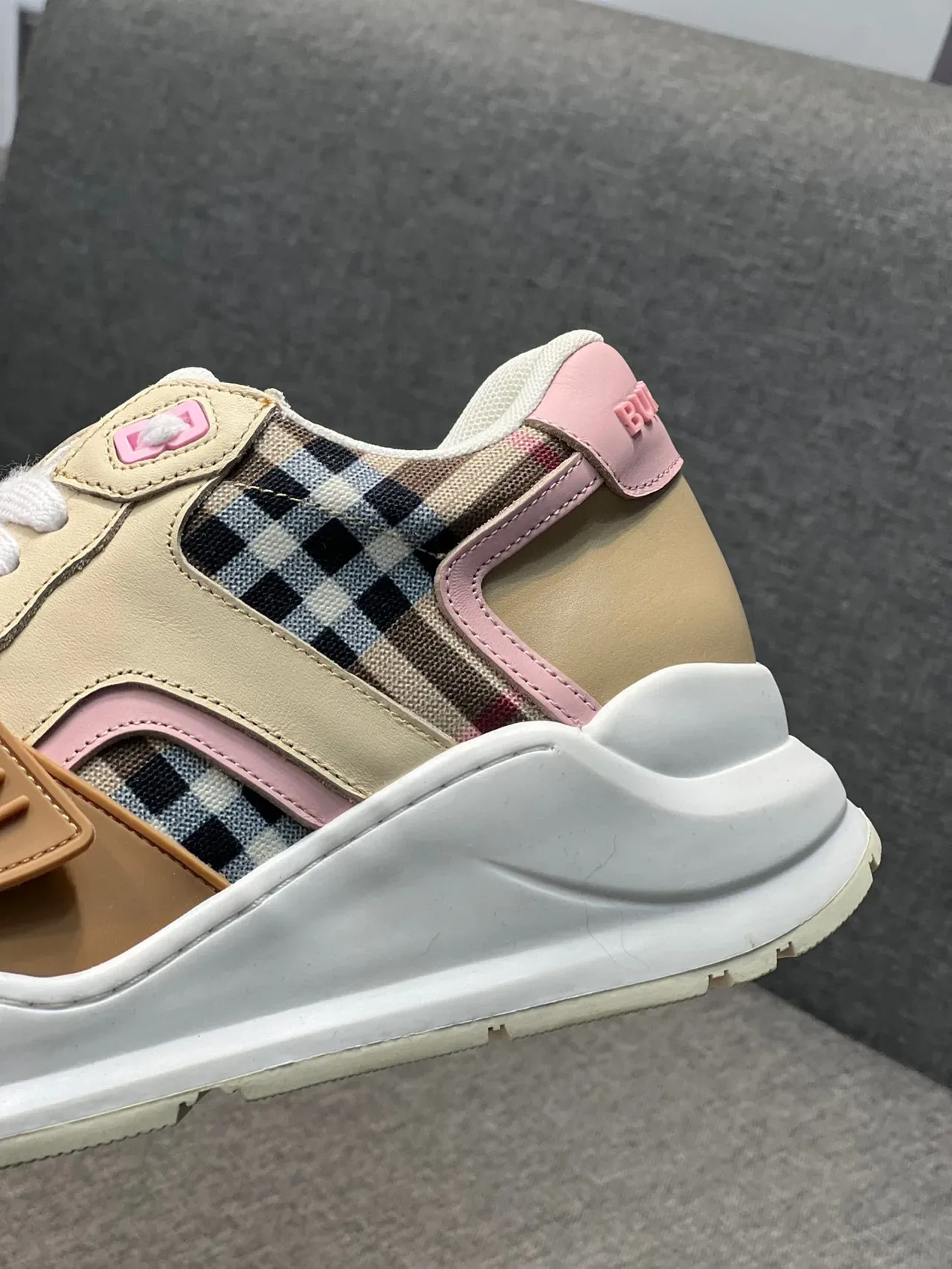 Burberry Beige Tênis Chunky Sola Rosa Painéis de Tecido Xadrez 9
