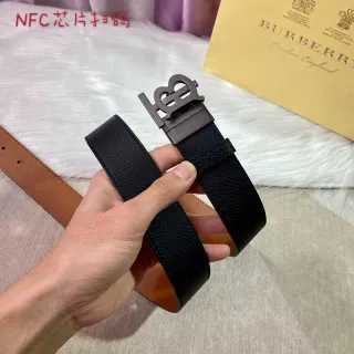 Burberry Knight কালো পেবল্ড লেদার বেল্ট