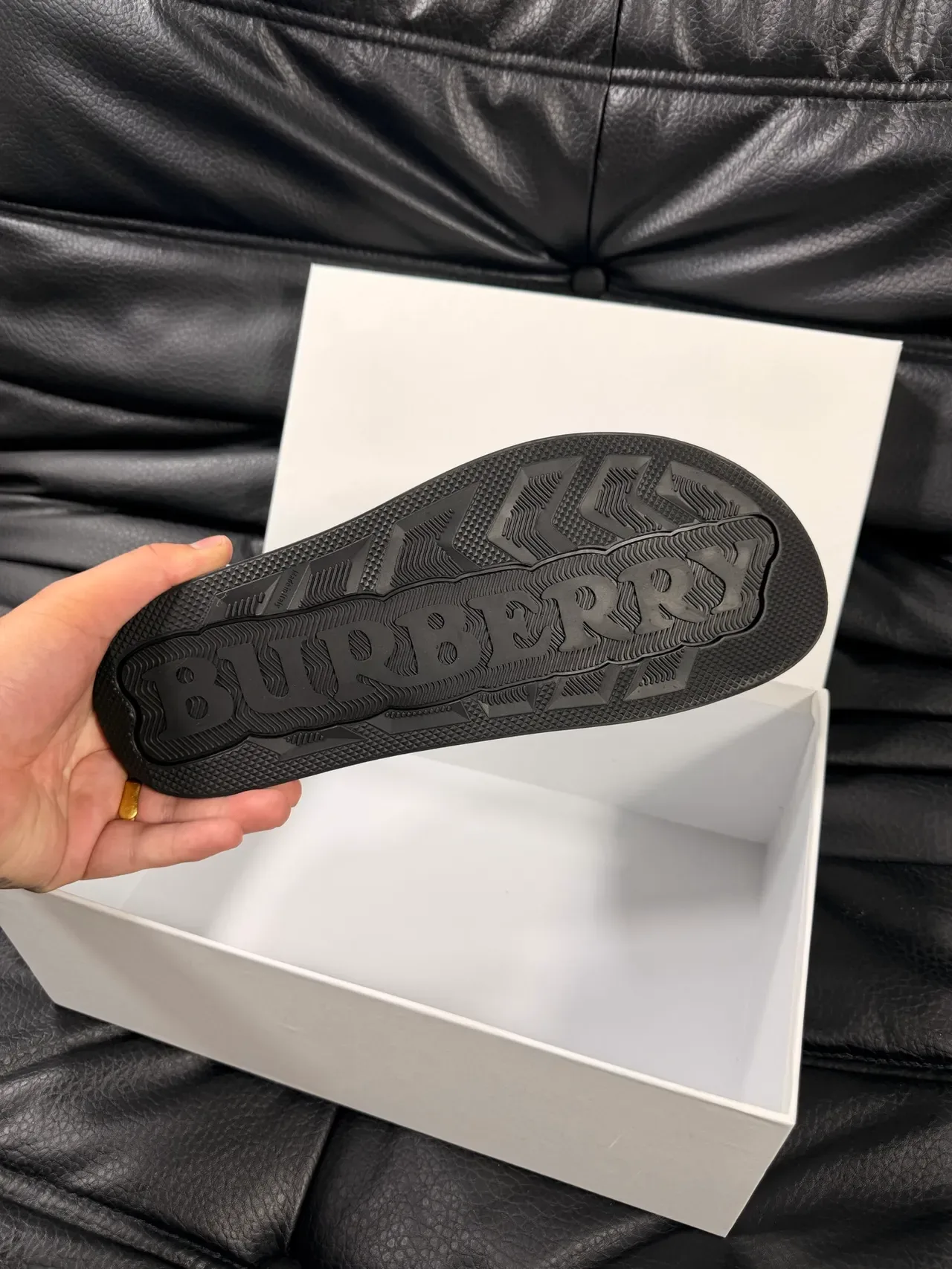 Burberry Knight أحذية منزلية سوداء منصة مع حزام مطبوع 2
