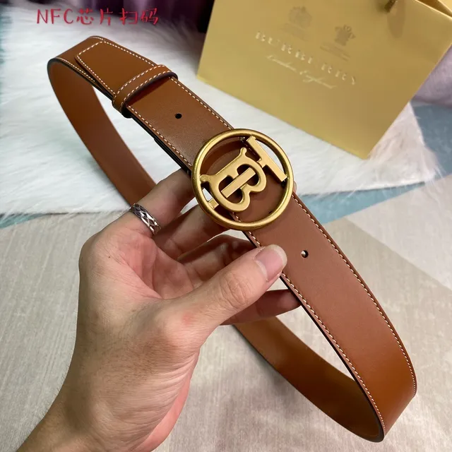 Burberry Knight Ceinture en Cuir Lisse Tan avec Boucle Circulaire de Monogramme Marron Doré 3