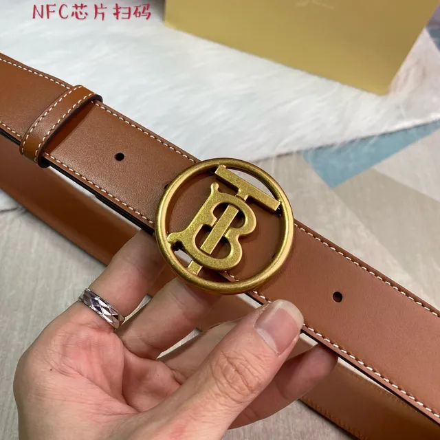 Burberry Knight Ceinture en Cuir Lisse Tan avec Boucle Circulaire de Monogramme Marron Doré 4