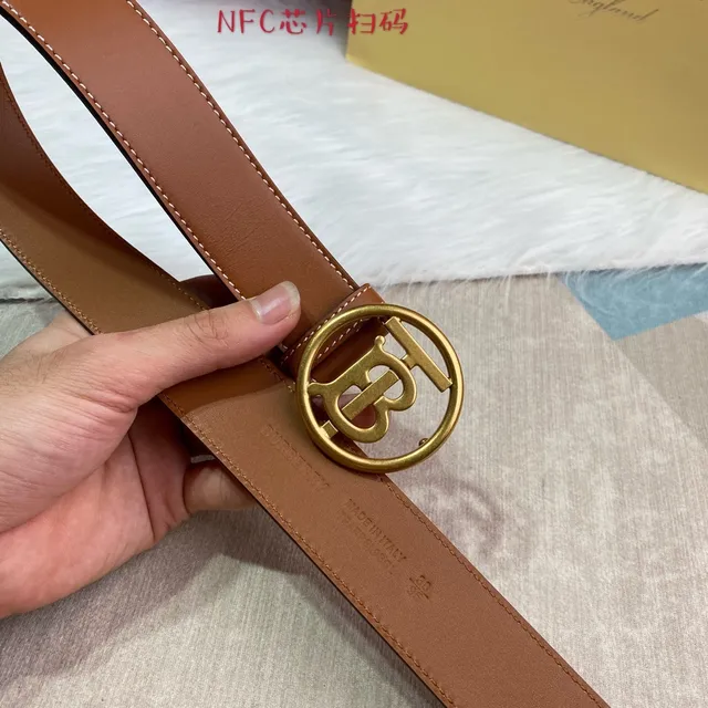 Burberry Knight Ceinture en Cuir Lisse Tan avec Boucle Circulaire de Monogramme Marron Doré 7