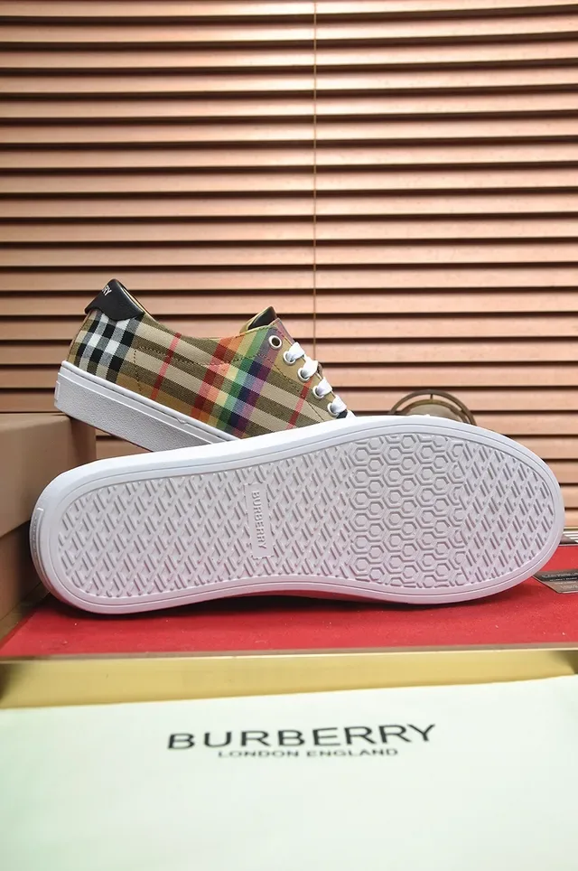 Burberry Knight Sneakers Lifestyle à Carreaux Multicolores 2