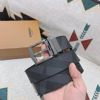 Burberry নাইট উল্টনযোগ্য জ্যামেট্রিক চেক চামড়ার বেল্ট