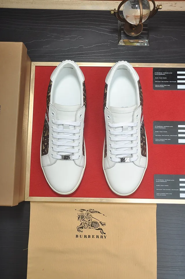 Burberry Knight সাদা এবং বাদামি Monogram লाइফস্টাইল স্নিকার্স 2