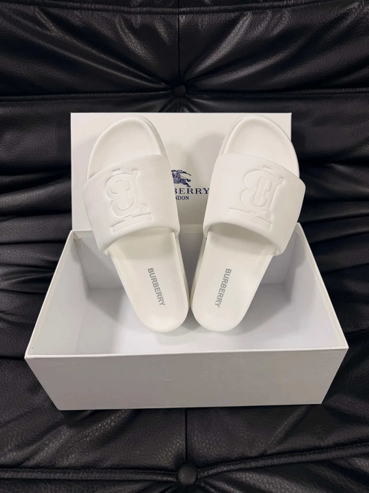 Burberry Knight blanc monochrome texturé sangle pantoufles 4