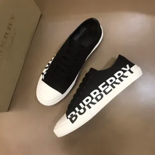 Burberry Logo-Side কালো এবং সাদা লাইফস্টাইল স্নিকার