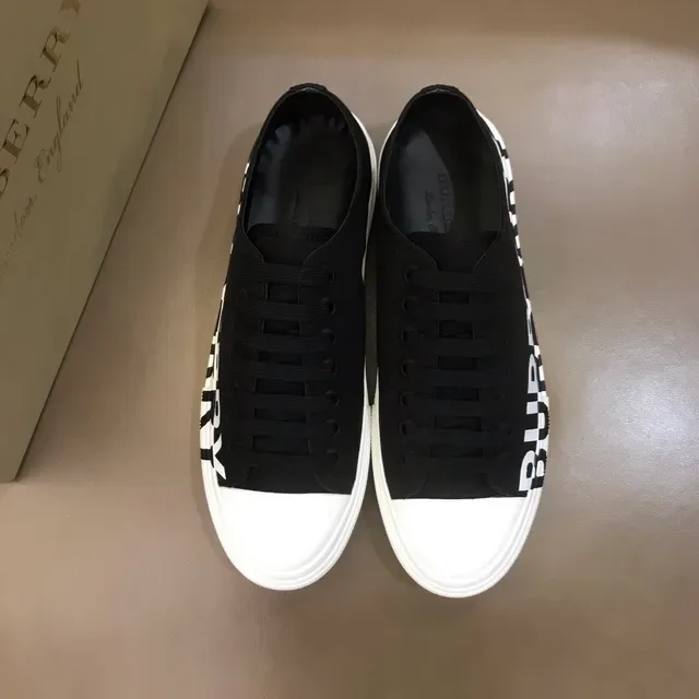 Burberry Logo-Side Sneakers Lifestyle Noir et Blanc 5