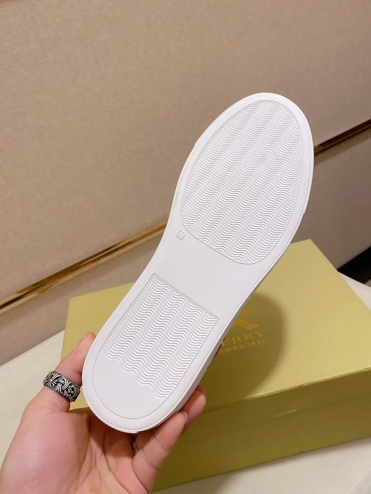 Burberry Monogram Noir et Blanc Lifestyle Sneakers 2
