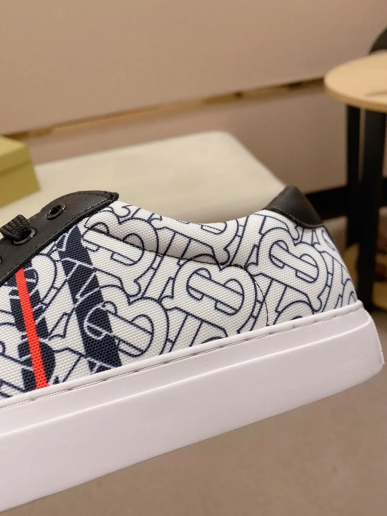 Burberry Monogram Noir et Blanc Lifestyle Sneakers 4