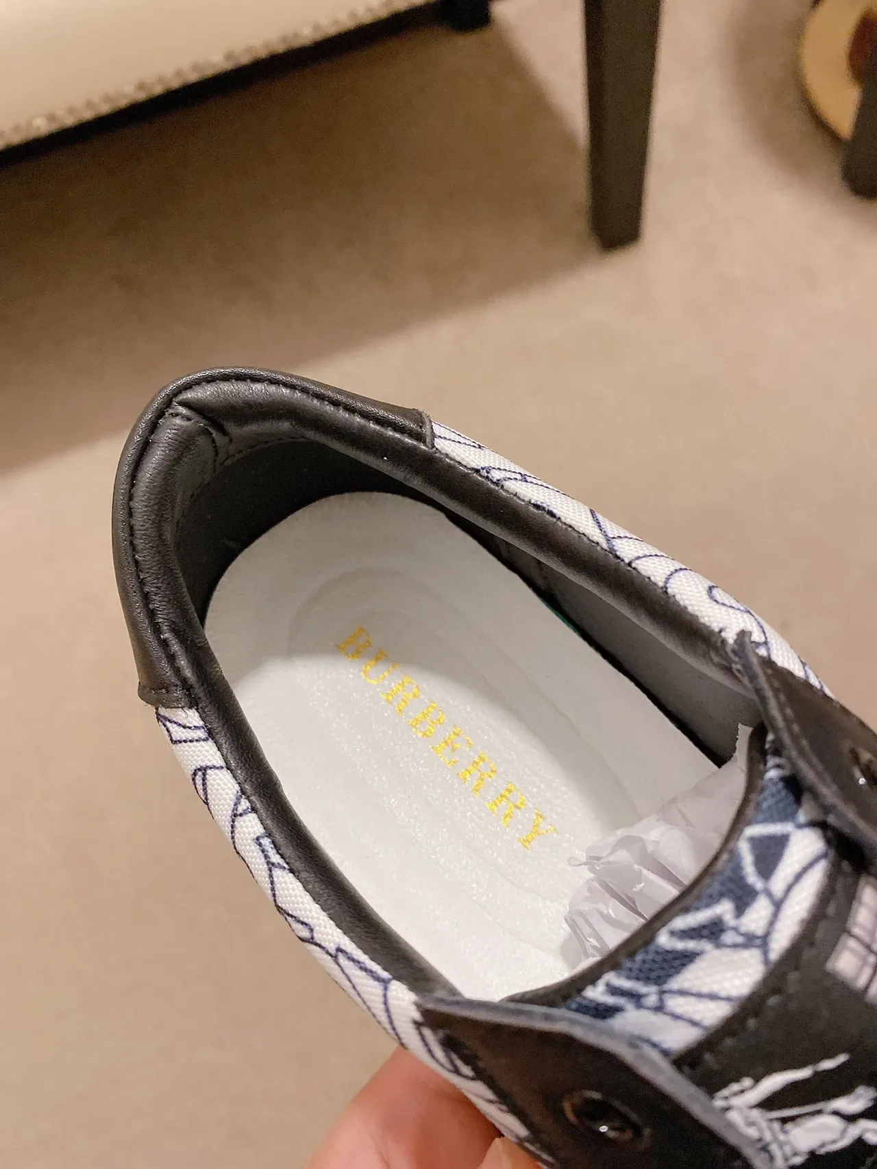 Burberry Monogram Noir et Blanc Lifestyle Sneakers 5