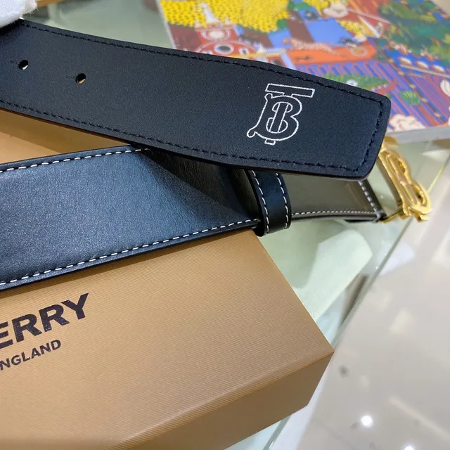 Burberry TB Cinto Preto Dourado Branco Costura Contraste Cinto de Couro 4