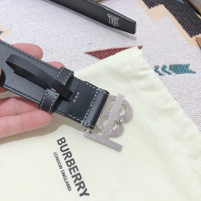 Burberry TB Belt Ceinture en cuir noir à coutures contrastantes blanches 5