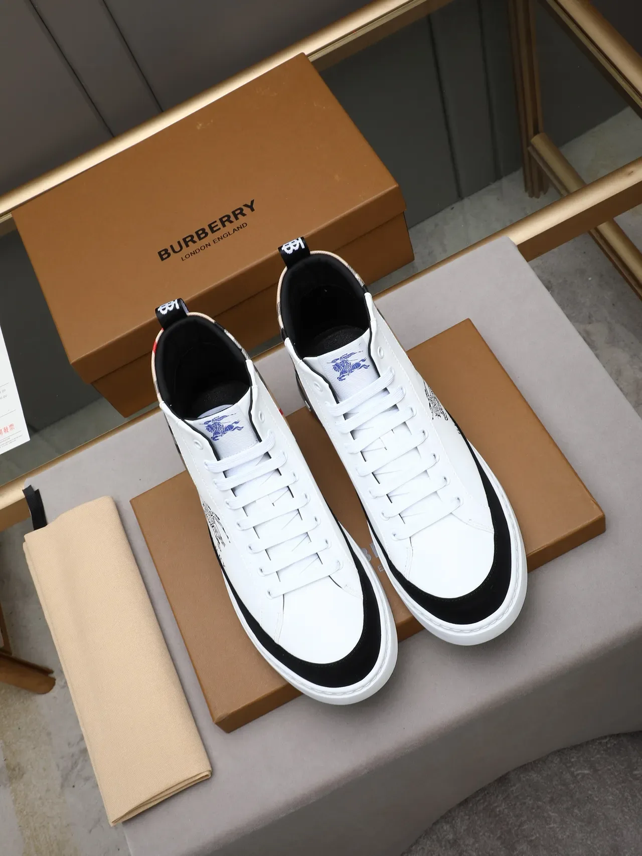 Burberry Branco Preto Tênis Lifestyle Altos De Couro E Tecido Xadrez Superior 2
