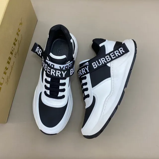 Burberry Sneakers Lifestyle Brancos e Pretos com Sola de Plataforma e Detalhe de Logo e Cinto 8