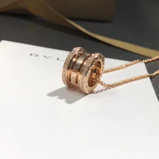 Bvlgari B.zero1 बहु-रिंग पावे डायमंड रोज़ गोल्ड नेकलेस