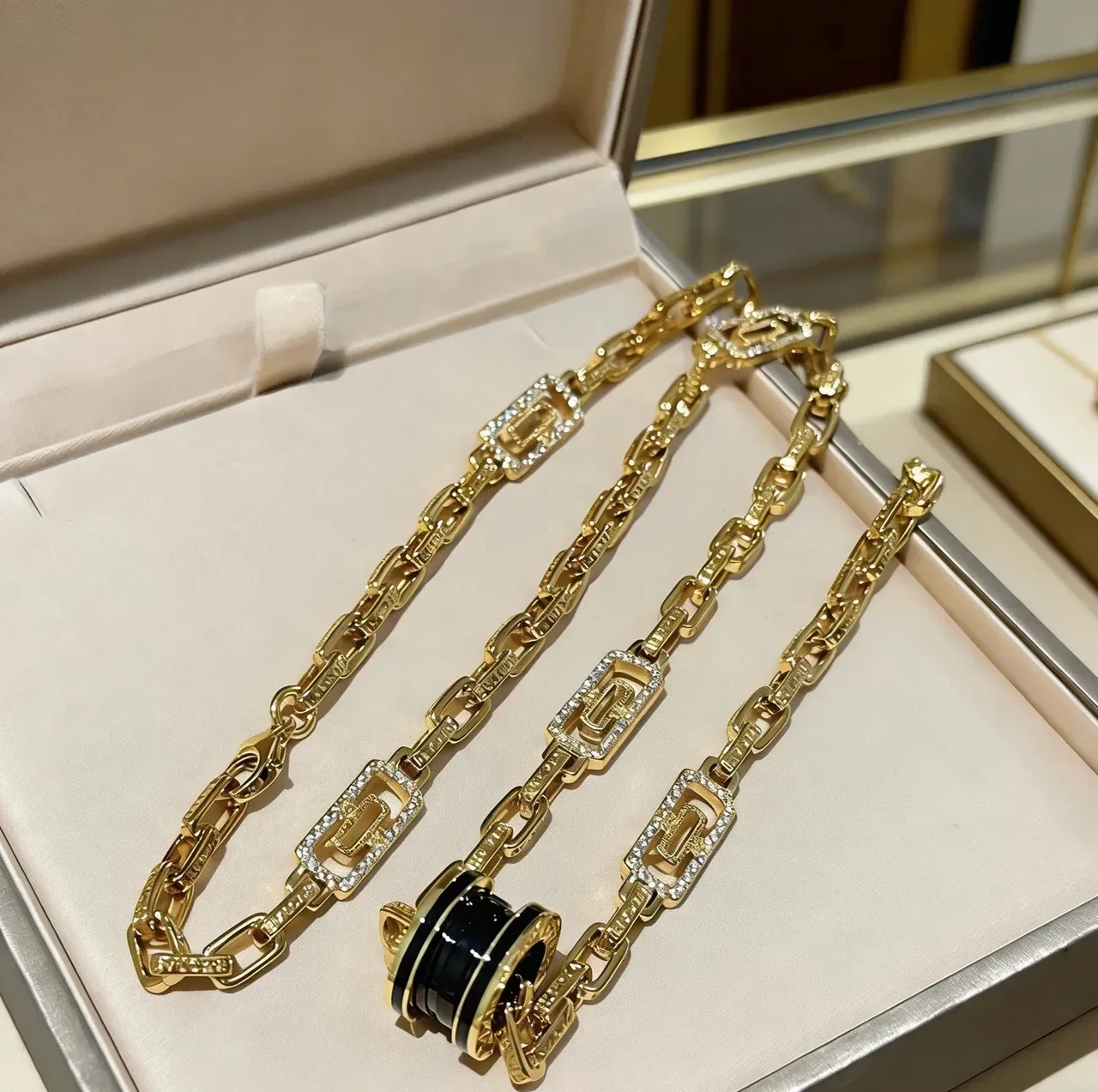 Bvlgari B.zero1 Rock Colar de diamantes em ouro e esmalte preto 2