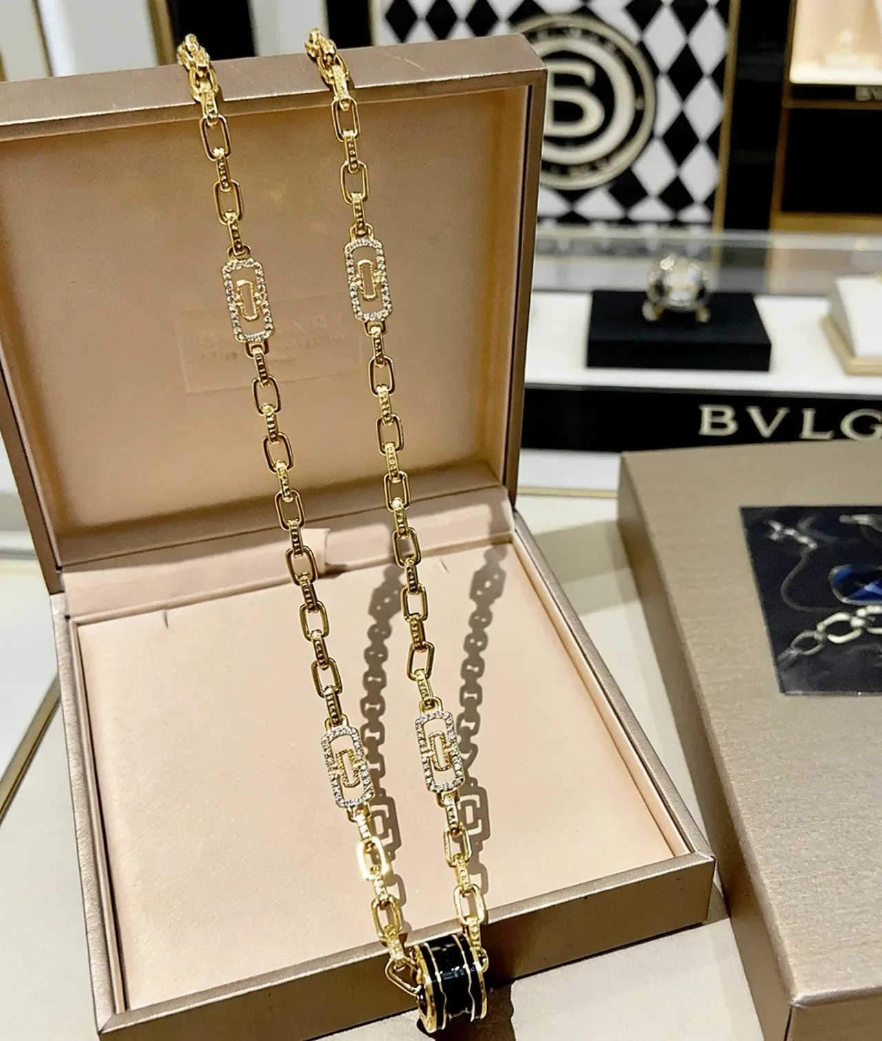 Bvlgari B.zero1 Rock Colar de diamantes em ouro e esmalte preto 4