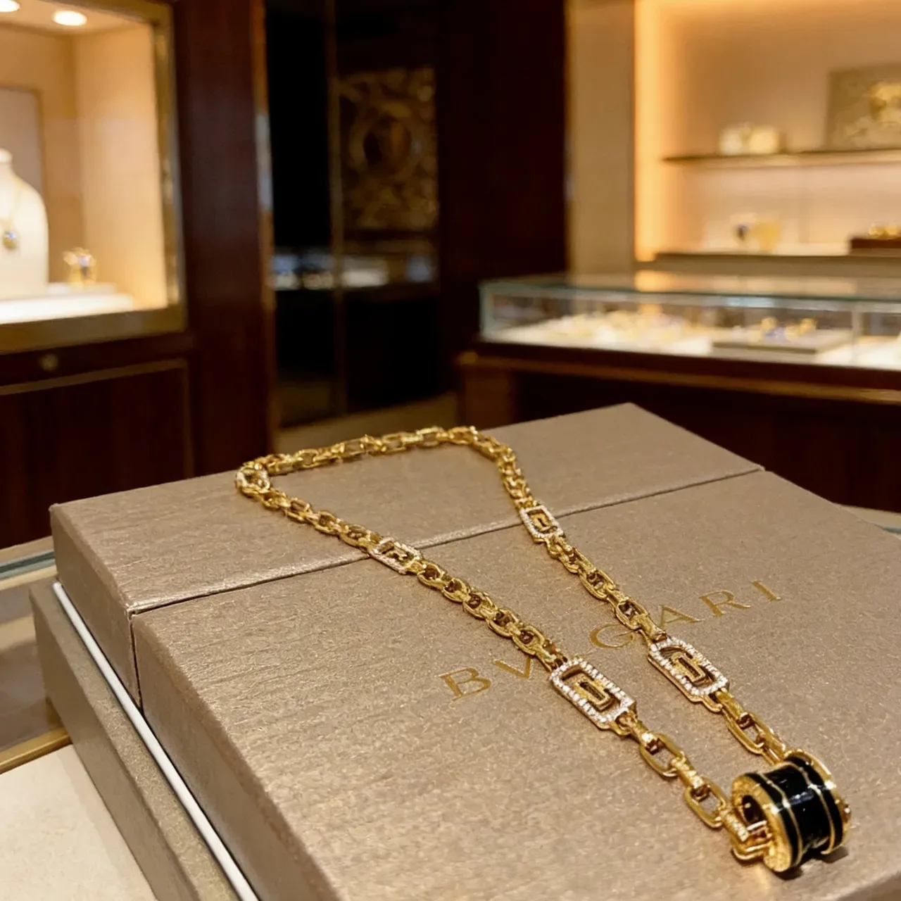 Bvlgari B.zero1 Rock Colar de diamantes em ouro e esmalte preto 9