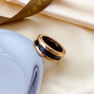 Bvlgari B.zero1 घूमने वाली गोल्ड टोन और काली अंगूठी